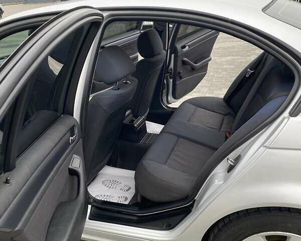 Серый БМВ 3 Серия, объемом двигателя 2 л и пробегом 300 тыс. км за 5500 $, фото 9 на Automoto.ua