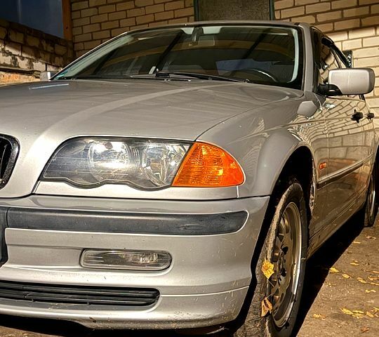 Серый БМВ 3 Серия, объемом двигателя 1.9 л и пробегом 220 тыс. км за 5000 $, фото 1 на Automoto.ua