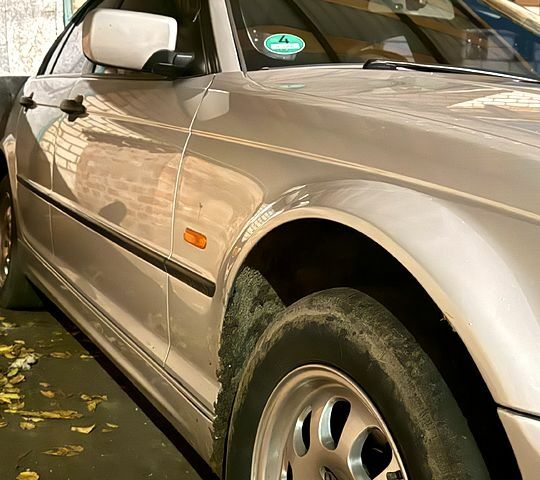 Серый БМВ 3 Серия, объемом двигателя 1.9 л и пробегом 220 тыс. км за 5000 $, фото 3 на Automoto.ua