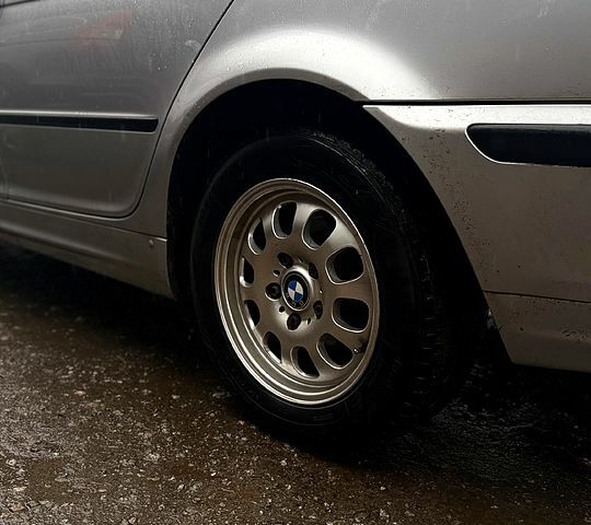 Серый БМВ 3 Серия, объемом двигателя 1.9 л и пробегом 220 тыс. км за 5000 $, фото 7 на Automoto.ua