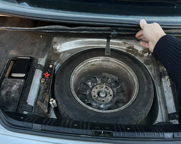 Серый БМВ 3 Серия, объемом двигателя 2 л и пробегом 240 тыс. км за 5000 $, фото 15 на Automoto.ua