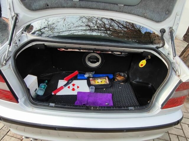 Серый БМВ 3 Серия, объемом двигателя 2.2 л и пробегом 328 тыс. км за 6200 $, фото 7 на Automoto.ua