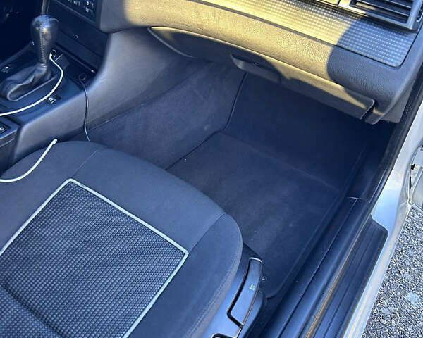 Серый БМВ 3 Серия, объемом двигателя 2 л и пробегом 352 тыс. км за 5500 $, фото 10 на Automoto.ua