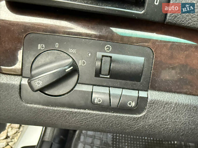 Сірий БМВ 3 Серія, об'ємом двигуна 1.8 л та пробігом 294 тис. км за 4500 $, фото 31 на Automoto.ua