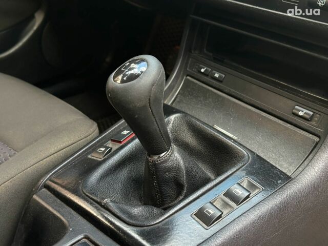 Сірий БМВ 3 Серія, об'ємом двигуна 2 л та пробігом 300 тис. км за 5990 $, фото 19 на Automoto.ua