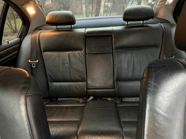 Серый БМВ 3 Серия, объемом двигателя 2 л и пробегом 296 тыс. км за 5000 $, фото 10 на Automoto.ua