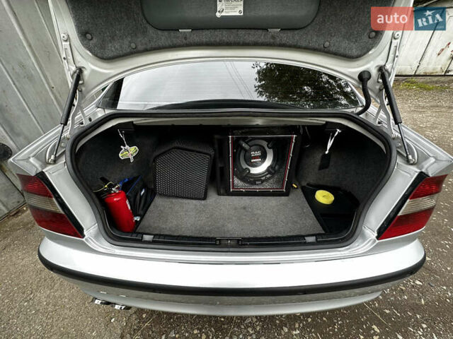 Серый БМВ 3 Серия, объемом двигателя 3 л и пробегом 367 тыс. км за 9500 $, фото 39 на Automoto.ua