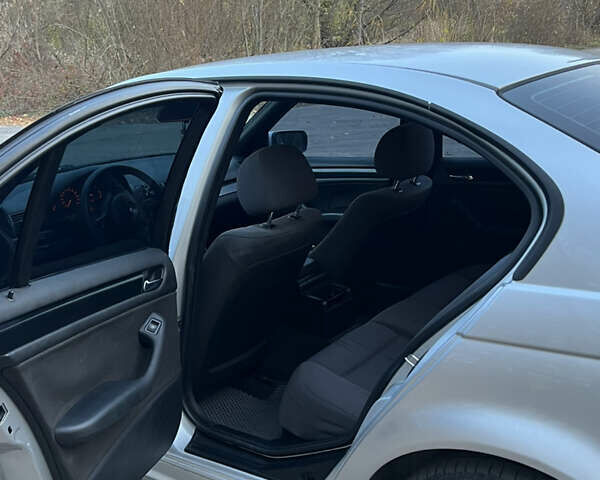 Серый БМВ 3 Серия, объемом двигателя 2 л и пробегом 240 тыс. км за 5000 $, фото 9 на Automoto.ua