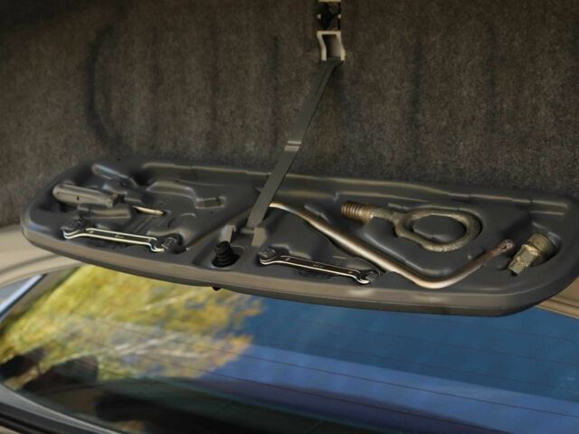 Серый БМВ 3 Серия, объемом двигателя 2 л и пробегом 210 тыс. км за 6400 $, фото 20 на Automoto.ua