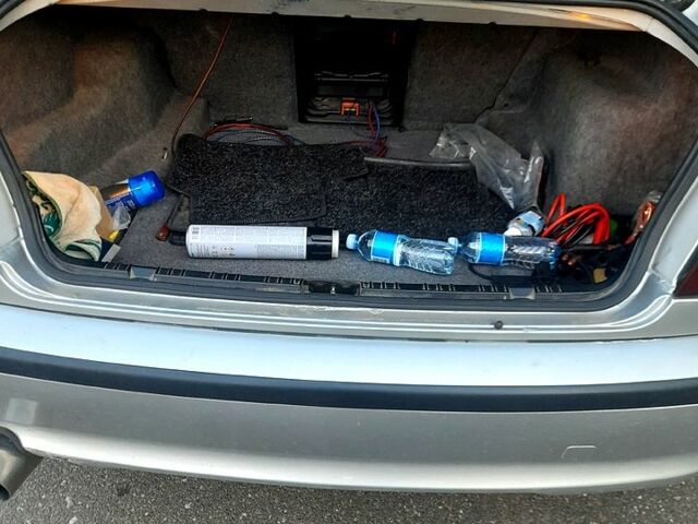 Сірий БМВ 3 Серія, об'ємом двигуна 1.9 л та пробігом 340 тис. км за 3300 $, фото 2 на Automoto.ua