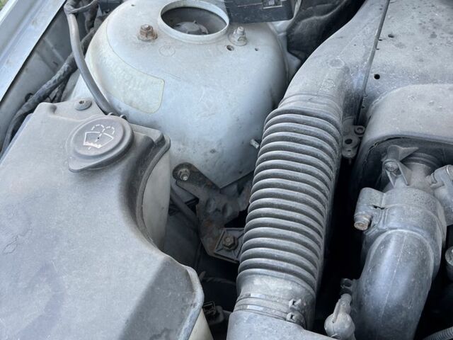 Серый БМВ 3 Серия, объемом двигателя 2 л и пробегом 300 тыс. км за 3600 $, фото 9 на Automoto.ua