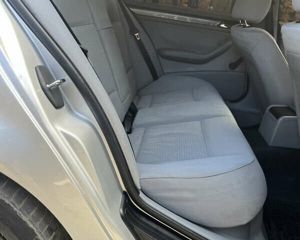 Сірий БМВ 3 Серія, об'ємом двигуна 2 л та пробігом 222 тис. км за 4250 $, фото 24 на Automoto.ua