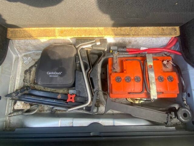 Серый БМВ 3 Серия, объемом двигателя 2 л и пробегом 340 тыс. км за 4300 $, фото 9 на Automoto.ua