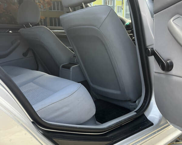 Сірий БМВ 3 Серія, об'ємом двигуна 2 л та пробігом 222 тис. км за 4250 $, фото 23 на Automoto.ua