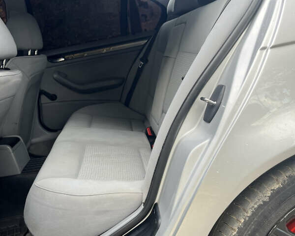 Сірий БМВ 3 Серія, об'ємом двигуна 2 л та пробігом 222 тис. км за 4250 $, фото 29 на Automoto.ua