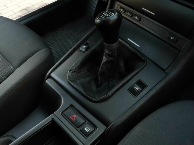 Серый БМВ 3 Серия, объемом двигателя 2 л и пробегом 210 тыс. км за 6400 $, фото 16 на Automoto.ua