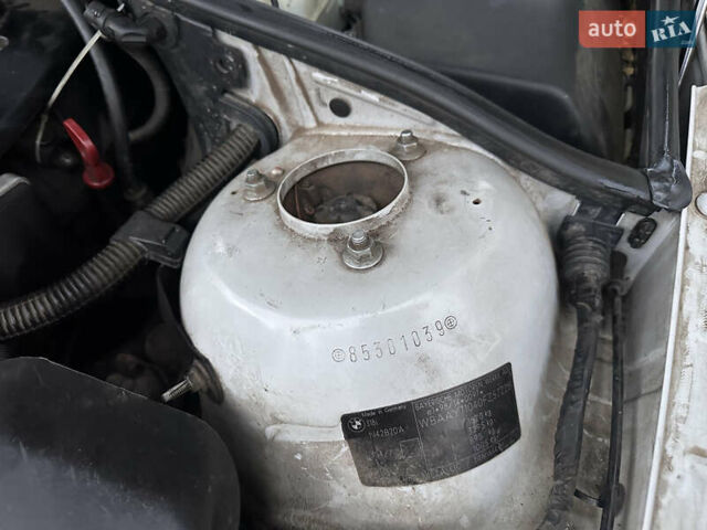 Серый БМВ 3 Серия, объемом двигателя 2 л и пробегом 259 тыс. км за 4200 $, фото 28 на Automoto.ua