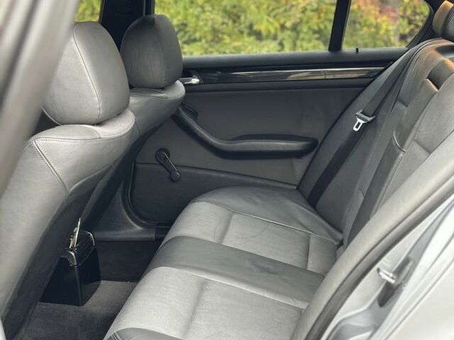 Серый БМВ 3 Серия, объемом двигателя 2 л и пробегом 444 тыс. км за 5800 $, фото 14 на Automoto.ua