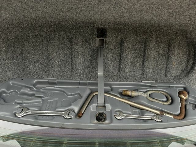 Сірий БМВ 3 Серія, об'ємом двигуна 2 л та пробігом 376 тис. км за 4500 $, фото 9 на Automoto.ua