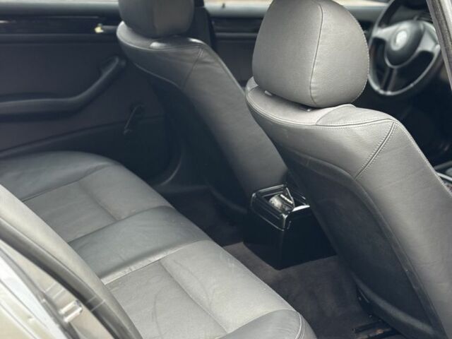 Серый БМВ 3 Серия, объемом двигателя 2 л и пробегом 444 тыс. км за 5800 $, фото 9 на Automoto.ua