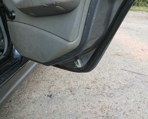 Серый БМВ 3 Серия, объемом двигателя 2 л и пробегом 350 тыс. км за 6700 $, фото 16 на Automoto.ua