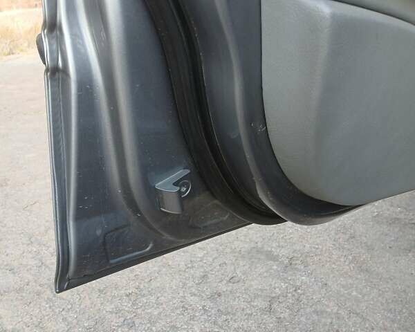 Серый БМВ 3 Серия, объемом двигателя 2 л и пробегом 350 тыс. км за 6700 $, фото 19 на Automoto.ua