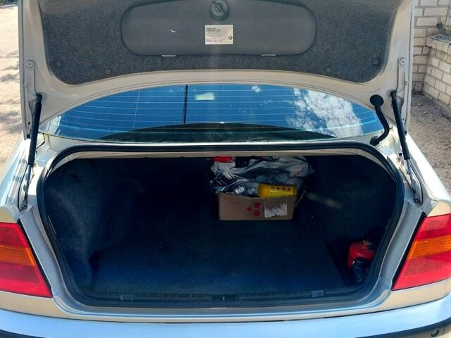 Сірий БМВ 3 Серія, об'ємом двигуна 2 л та пробігом 290 тис. км за 4500 $, фото 4 на Automoto.ua