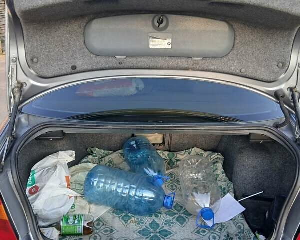 Серый БМВ 3 Серия, объемом двигателя 2 л и пробегом 350 тыс. км за 6700 $, фото 17 на Automoto.ua