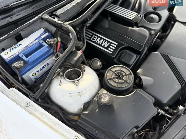 Серый БМВ 3 Серия, объемом двигателя 2 л и пробегом 262 тыс. км за 4500 $, фото 10 на Automoto.ua