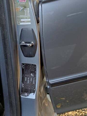 Серый БМВ 3 Серия, объемом двигателя 1.8 л и пробегом 288 тыс. км за 5600 $, фото 12 на Automoto.ua