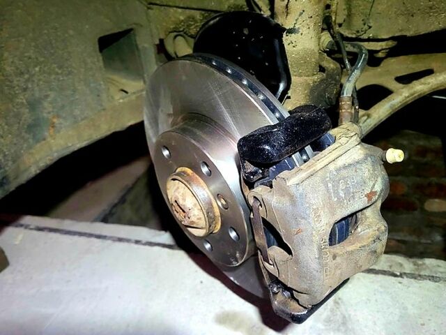 Сірий БМВ 3 Серія, об'ємом двигуна 1.8 л та пробігом 200 тис. км за 5300 $, фото 6 на Automoto.ua