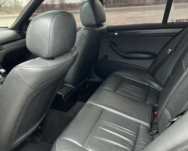 Серый БМВ 3 Серия, объемом двигателя 2 л и пробегом 398 тыс. км за 6500 $, фото 30 на Automoto.ua