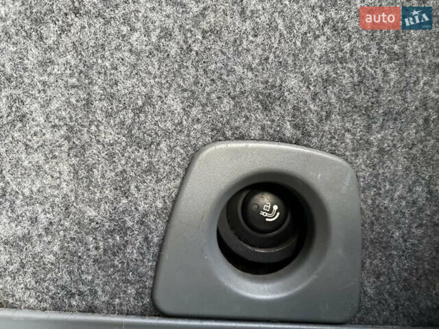 Серый БМВ 3 Серия, объемом двигателя 2 л и пробегом 388 тыс. км за 8000 $, фото 53 на Automoto.ua