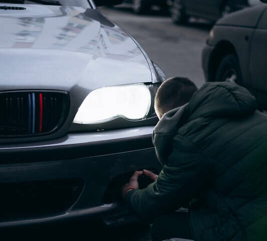 Серый БМВ 3 Серия, объемом двигателя 2 л и пробегом 330 тыс. км за 5600 $, фото 45 на Automoto.ua