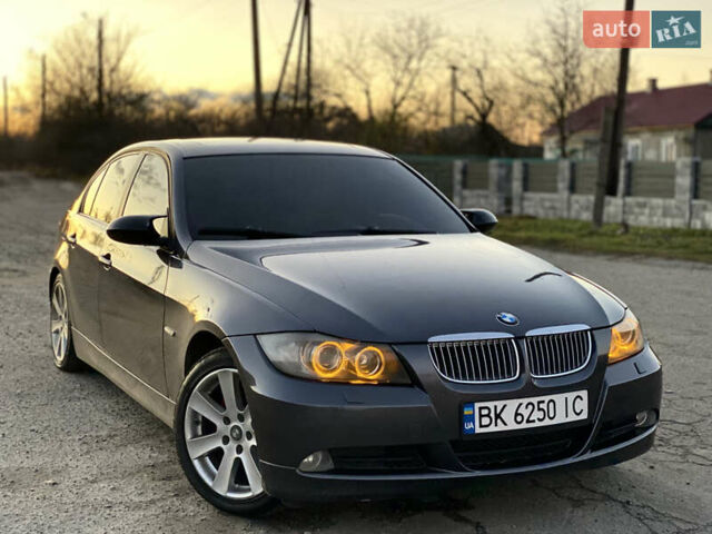 Серый БМВ 3 Серия, объемом двигателя 2 л и пробегом 388 тыс. км за 8000 $, фото 4 на Automoto.ua