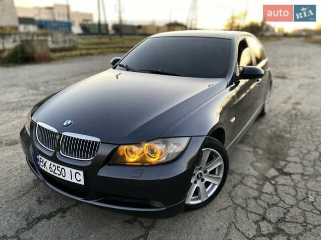 Серый БМВ 3 Серия, объемом двигателя 2 л и пробегом 388 тыс. км за 8000 $, фото 2 на Automoto.ua