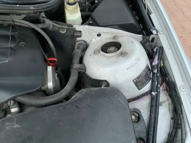 Сірий БМВ 3 Серія, об'ємом двигуна 1.8 л та пробігом 180 тис. км за 5000 $, фото 8 на Automoto.ua