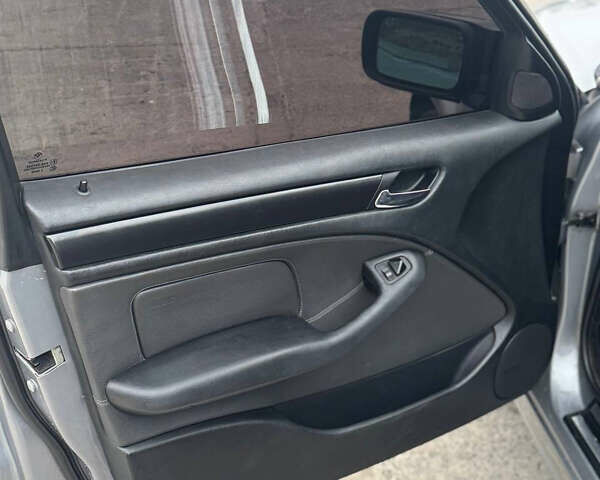 Серый БМВ 3 Серия, объемом двигателя 2 л и пробегом 398 тыс. км за 6500 $, фото 16 на Automoto.ua