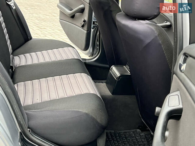 Серый БМВ 3 Серия, объемом двигателя 1.8 л и пробегом 274 тыс. км за 4450 $, фото 31 на Automoto.ua