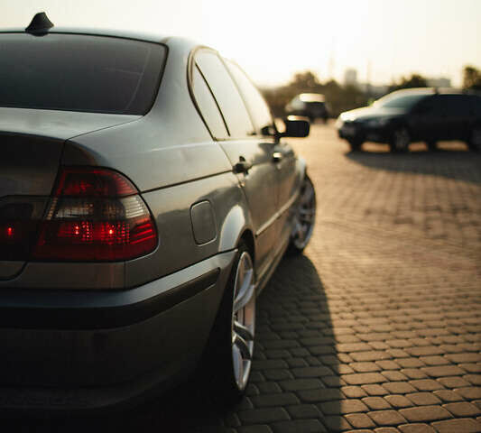 Серый БМВ 3 Серия, объемом двигателя 2 л и пробегом 330 тыс. км за 5600 $, фото 15 на Automoto.ua