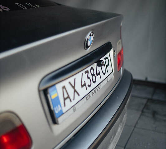 Серый БМВ 3 Серия, объемом двигателя 2 л и пробегом 330 тыс. км за 5600 $, фото 29 на Automoto.ua