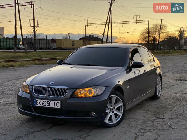 Серый БМВ 3 Серия, объемом двигателя 2 л и пробегом 388 тыс. км за 8000 $, фото 1 на Automoto.ua