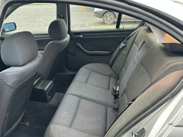 Серый БМВ 3 Серия, объемом двигателя 2 л и пробегом 400 тыс. км за 2800 $, фото 4 на Automoto.ua