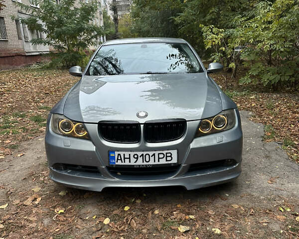 Серый БМВ 3 Серия, объемом двигателя 2 л и пробегом 292 тыс. км за 6600 $, фото 1 на Automoto.ua