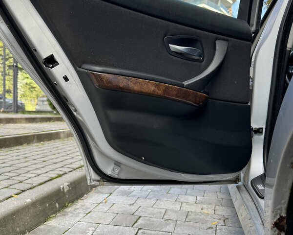 Серый БМВ 3 Серия, объемом двигателя 2 л и пробегом 201 тыс. км за 4500 $, фото 9 на Automoto.ua