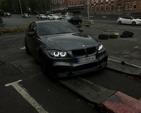 Серый БМВ 3 Серия, объемом двигателя 2 л и пробегом 245 тыс. км за 7300 $, фото 5 на Automoto.ua