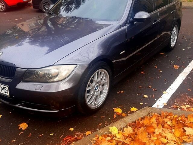 Серый БМВ 3 Серия, объемом двигателя 2 л и пробегом 300 тыс. км за 6600 $, фото 2 на Automoto.ua