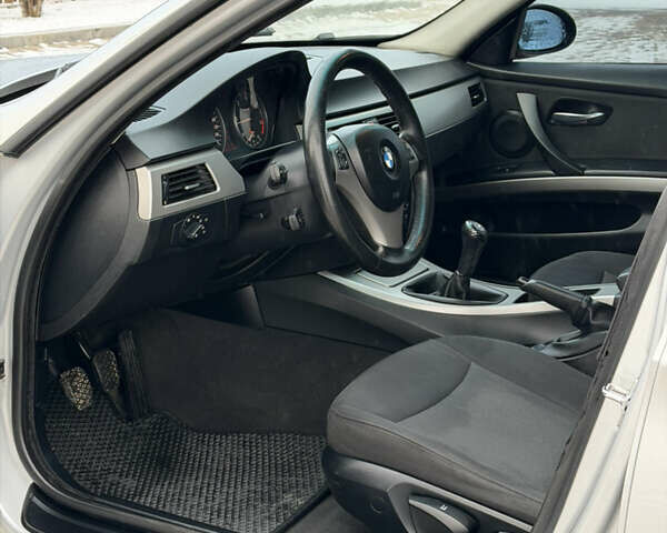 Серый БМВ 3 Серия, объемом двигателя 2 л и пробегом 277 тыс. км за 6800 $, фото 16 на Automoto.ua