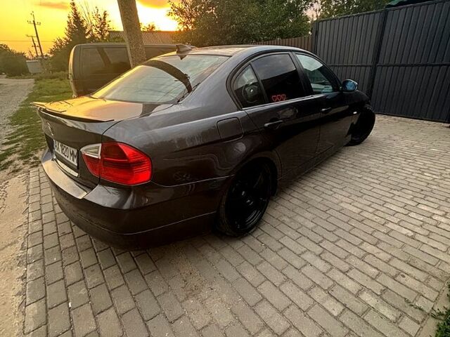 Серый БМВ 3 Серия, объемом двигателя 2 л и пробегом 251 тыс. км за 6900 $, фото 3 на Automoto.ua