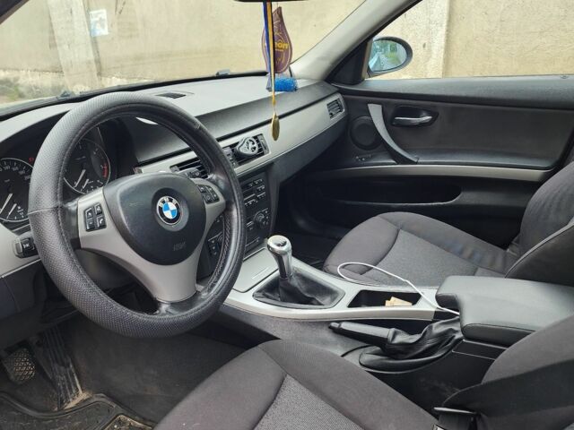 Серый БМВ 3 Серия, объемом двигателя 2 л и пробегом 300 тыс. км за 3300 $, фото 1 на Automoto.ua